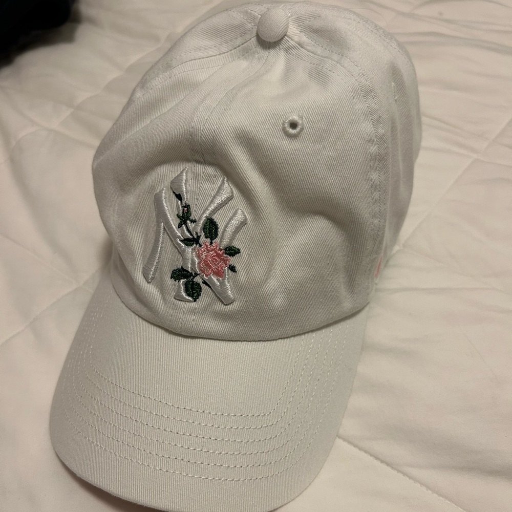 White Floral Embroidered NY Yankees Hat